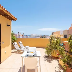 white-dream-penthouse-el-medano.tenerifehoteles.net/